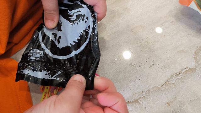 Скрепыши из магнита против динозавров из SWEET BOX.