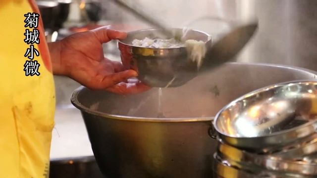 陕北老汉卖杂碎，40斤羊杂出1000碗，7元一碗全是粉，顾客踏破门全县排名第一