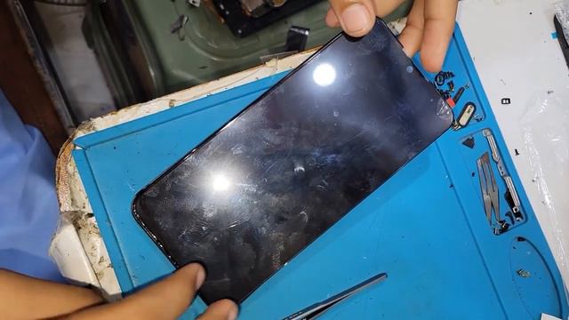 Замена экрана Revive Your Motorola One Zoom Easy LCD Replacement Tutorial смотреть онлайн