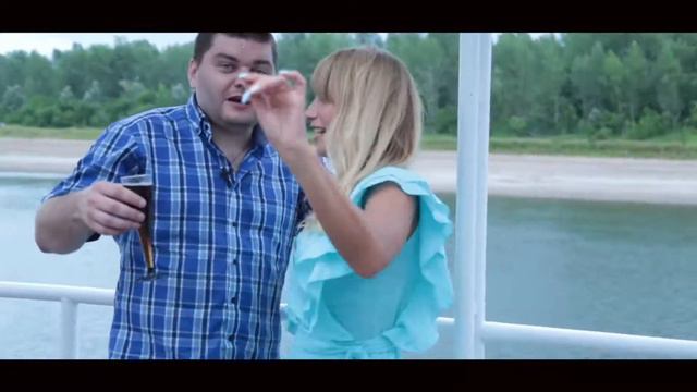 На теплоходе музыка играет... смотреть онлайн