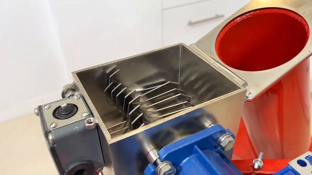 Дробилка (измельчитель) для яблок - обзор модели "Кормилец" смотреть онлайн