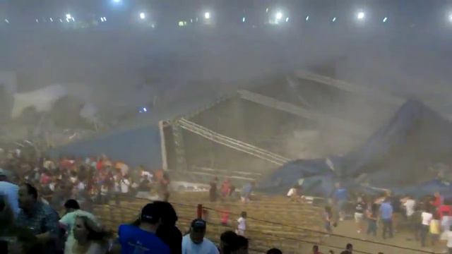 На ярмарке в Индианаполисе упала сцена смотреть онлайн