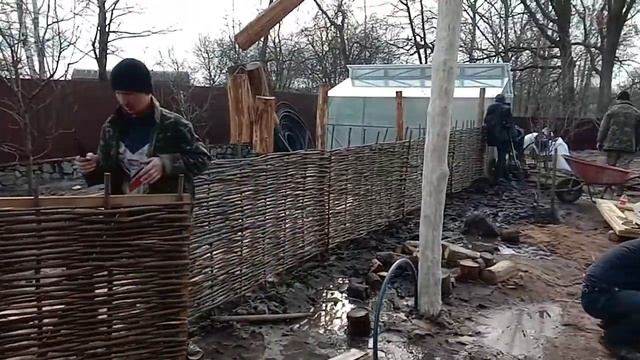 Покраска дубовых брусьев колодца смотреть онлайн