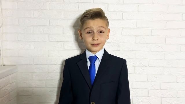 Сергей Есенин «Я иду долиной. На затылке кепи...» Читает Рябов Кирилл 11 лет смотреть онлайн