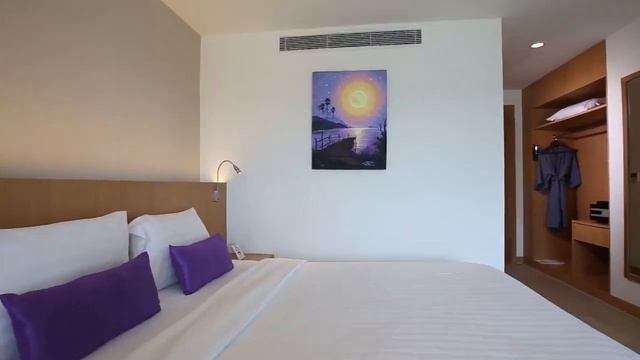Lunar Patong Phuket смотреть онлайн