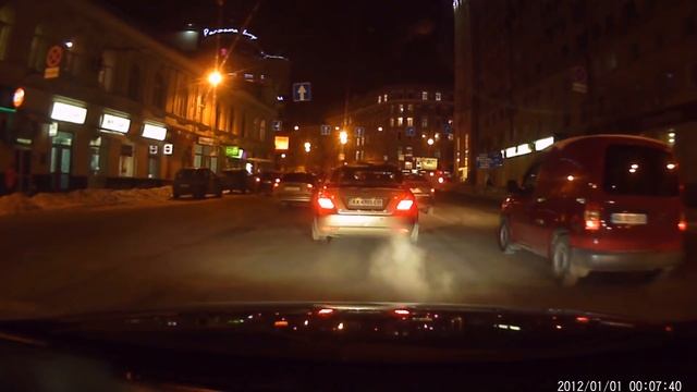 Старый хрен скатился в меня на светофоре смотреть онлайн