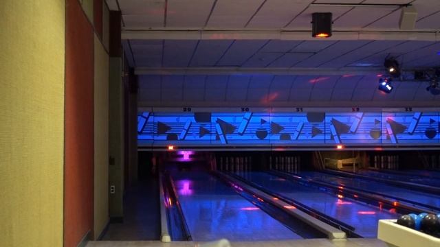 Candlepin Bowling Triple Strike!! смотреть онлайн