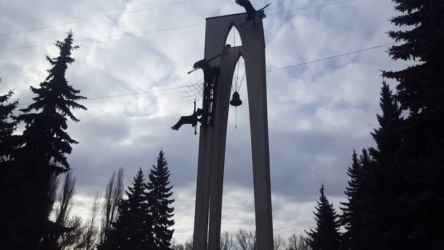 Курчатов памятник Журавли ,память Чернобыля. смотреть онлайн