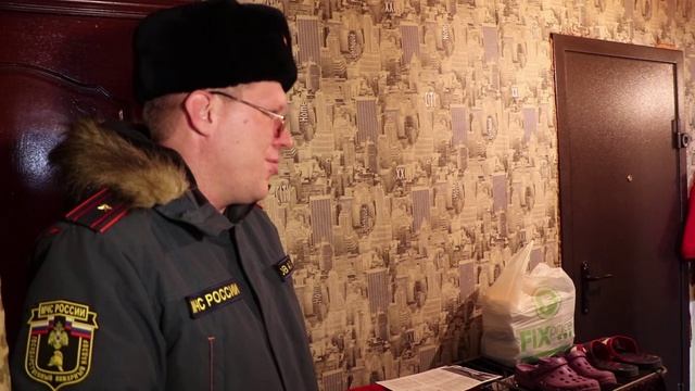 В Заводском районе Саратова пожарные провели профилактический рейд по многоквартирным домам.mp4 смотреть онлайн