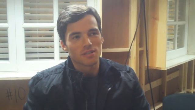 IAN HARDING Shares his Secrets on the PRETTY LITTLE LIARS Set! смотреть онлайн