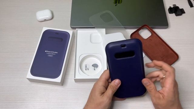 Apple Leather Sleeve. Самый странный чехол для IPhone.