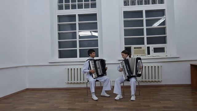 МБУ ДО ДШИ ст.Новопластуновской.дуэт Осаулко Настя-Трефилов Сергей:Бызов"Едут по Берлину наши казак смотреть онлайн