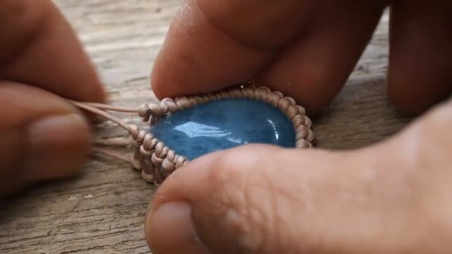 How to wrap a stone cabochon pendant with macrame technique/ easy tutorial смотреть онлайн