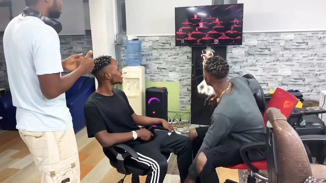 Димаш Кудайберген - реакция близняшек из Кипра Dimash Kudaybergen