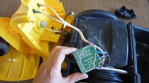 Разборка и простой ремонт пылесоса  "Zanussi zan2245" ("детский" ремонт).