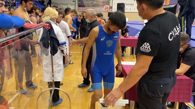 Взвешивание 57,97 кг Первенство России по вольной борьбе до 24 лет смотреть онлайн