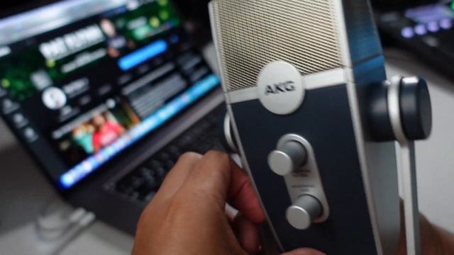 AKG Lyra USB Mic Review & Test - A New Gen Podcasting & Streaming Mic! смотреть онлайн