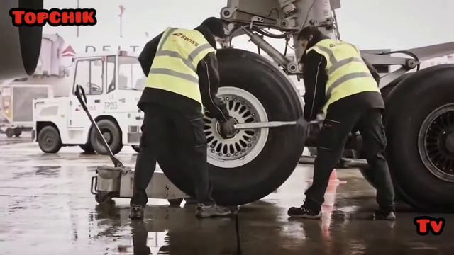 РЕЗИНА САМОЛЁТА НИКОГДА НЕ РВЁТСЯ. ПОЧЕМУ? смотреть онлайн