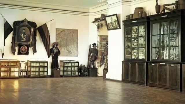 История уездного города М: Первый корпус музея смотреть онлайн