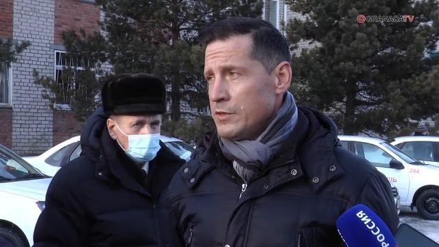 Челябинским медикам подарили новые автомобили смотреть онлайн