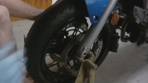 Suzuki SV 650 Front Wheel Removal