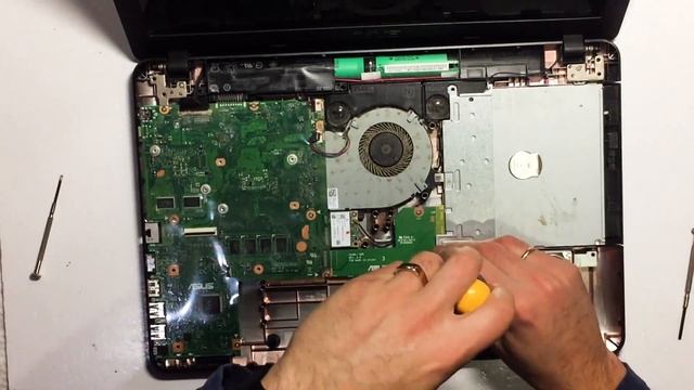 Разборка ноутбука Asus R540L для чистки от пыли смотреть онлайн