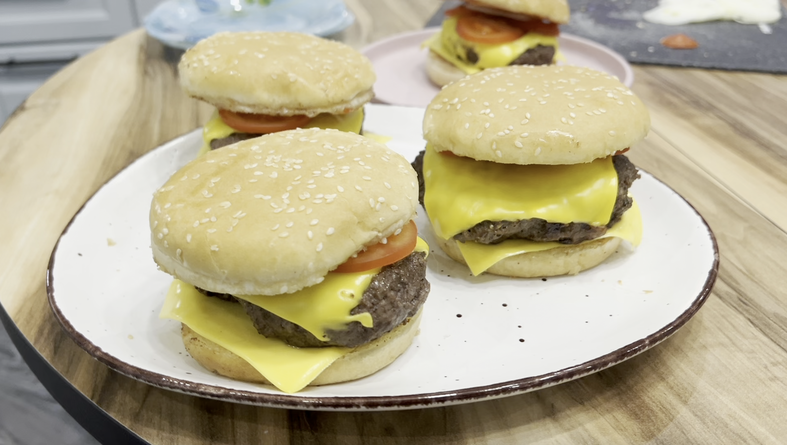 домашний чизбургер и люля-кебаб смотреть онлайн