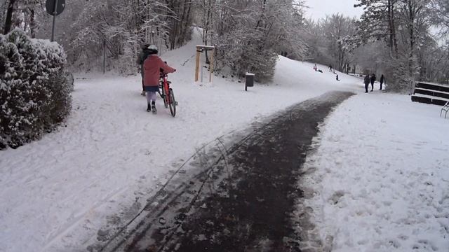 Катаемся на санках с горы смотреть онлайн