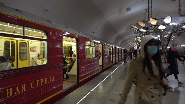 Тематический Поезд «Красная Стрела» на станции Тропарёво смотреть онлайн