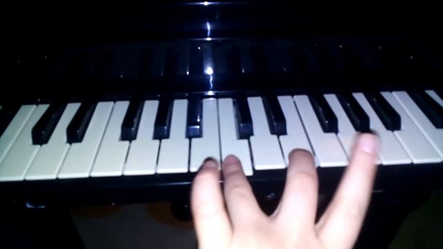 How play on the piano Happy Birthday. Как играть на пианино С днем рождения смотреть онлайн