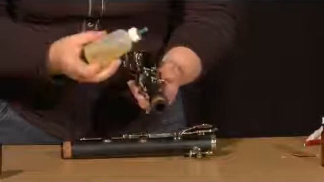 Oiling Clarinet Keys смотреть онлайн