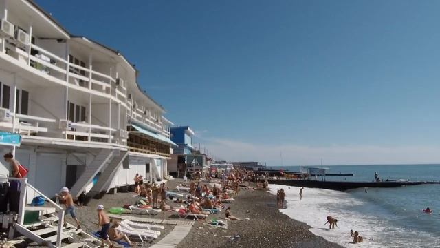 Пляж Южный 2 в Курортном городке Адлера.mp4 смотреть онлайн