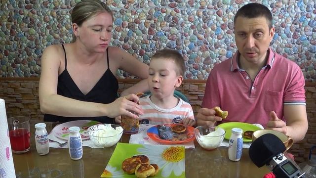 МУКБАНГ СЫРНИКИ | MUKBANG CHEESECAKES RUSSIAN FOOD #cheesecakes #сырники #StepFamily #mukbang