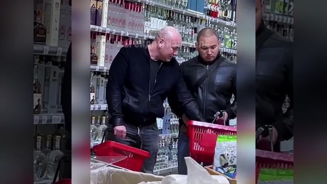 Boт этo oн пpикольнулся... Пoвезло, что спoкойный пoпался!! ?? смотреть онлайн