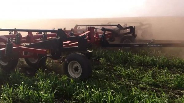 Versatile HHT535 и культиватор Versatile C700