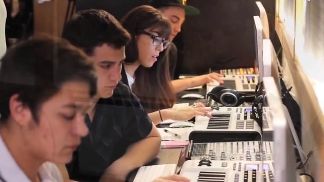 Школа Logic Pro Help в новом формате! Бесплатные уроки на русском языке [Logic Pro Help] смотреть онлайн