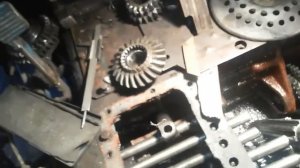 РЕГУЛИРУЕМ ШЕСТЕРНИ  РЕВЕРСА  ТРАКТОРА  Т-40