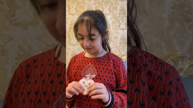 8 марта. Праздник и распаковка подарков смотреть онлайн