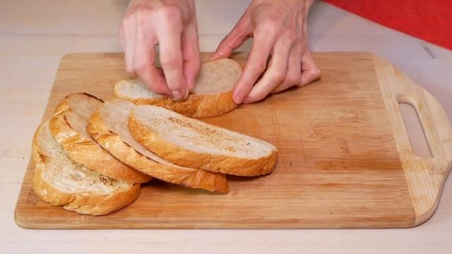 ФАНТАСТИЧЕСКОЕ СОЧЕТАНИЕ ВКУСОВ! Брускетта с помидорами и сыром | Cherry & Cheese Bruschetta