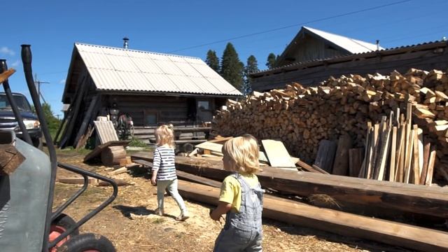 RUSSIAN NORTH. How People Live. Kitchen Of The One Of Russian The Most Beautiful Villages