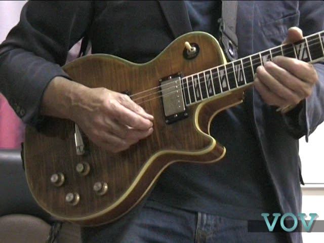 Это гитара Gibson VOV Les Paul. Series VOV . Реплика. смотреть онлайн