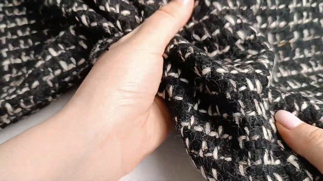 Костюмная букле в стиле Chanel черный смотреть онлайн