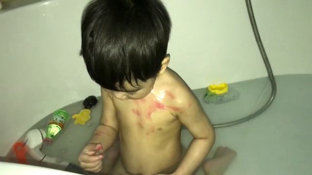 Тёма хулиганит. Измазался в зубной пасте))) смотреть онлайн