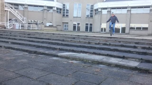Unicycle Skills - Down Steps смотреть онлайн