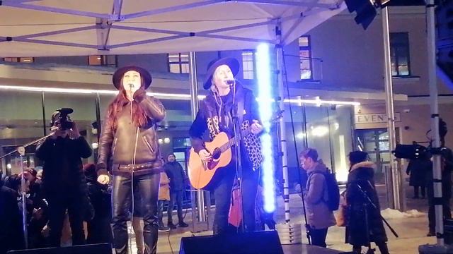 Mira Luoti & Emppu Suhonen - Pikkuveli @ Narinkkatori, Helsinki 29.1.2024 смотреть онлайн
