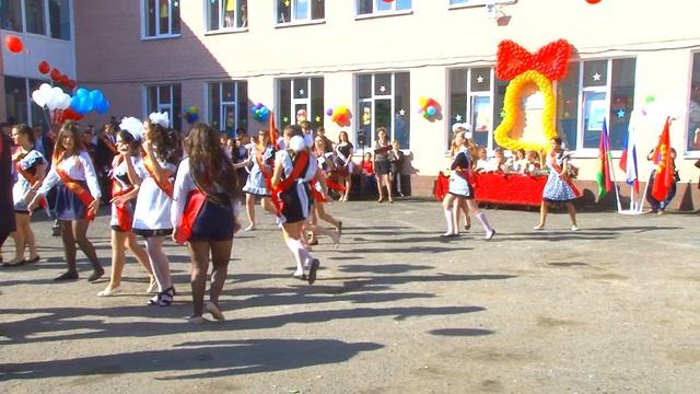 МБОУСОШ №3 г. Лабинск Вальс и флешмоб на Последнем звонке смотреть онлайн