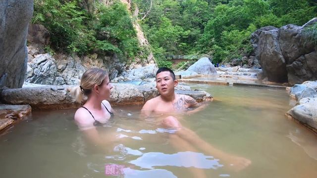 人が立ち寄らない山奥に隠された野外混浴風呂で１泊してみたら泣きそうになった смотреть онлайн