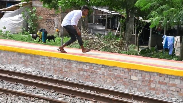 Viral Train Horn Prank on Girl 2022 | Funny Prank Videos | 4-Minute Fun смотреть онлайн