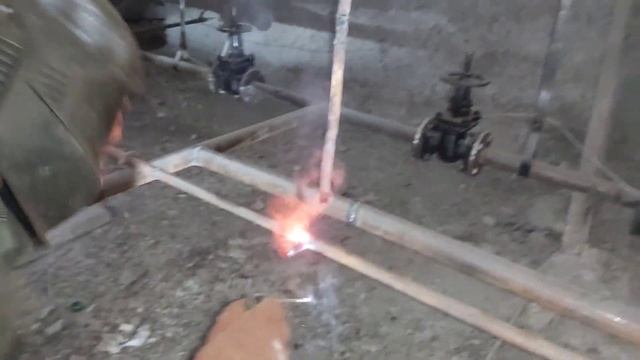 Коля Опасный научит всех слесарей как работать в ЖКХ. смотреть онлайн