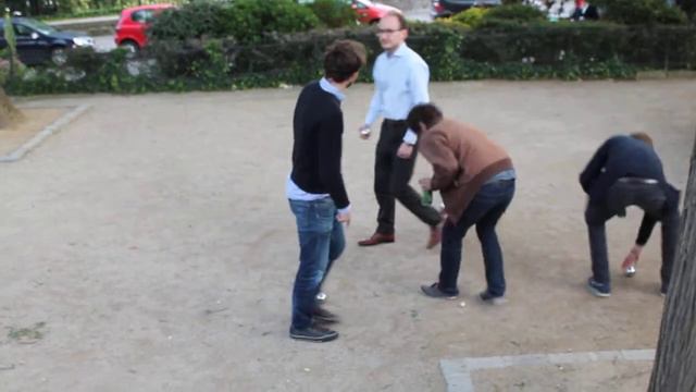 Французы играют в Петанг смотреть онлайн